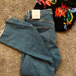 Zara Slim fit mom jeans and Old Navy top